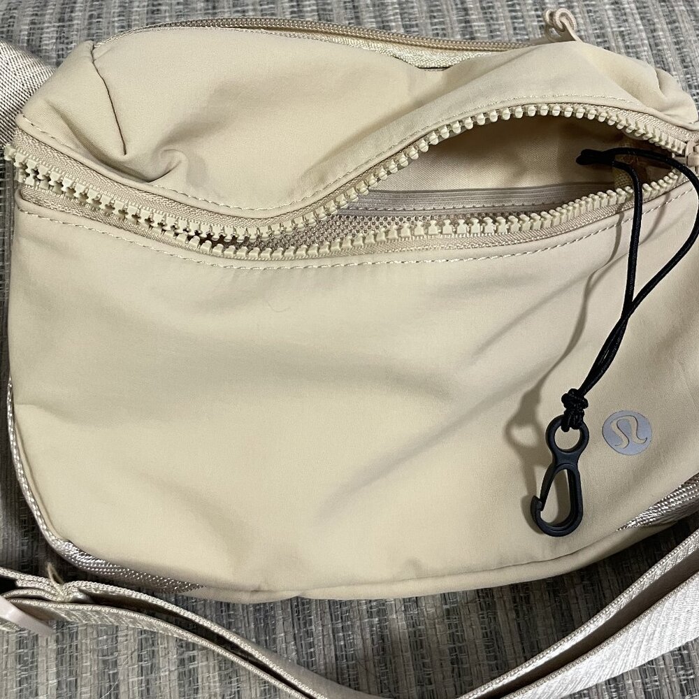 Lululemon Everywhere Belt Bag 1L